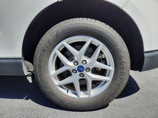 Oxford White 2022 Ford Edge SEL