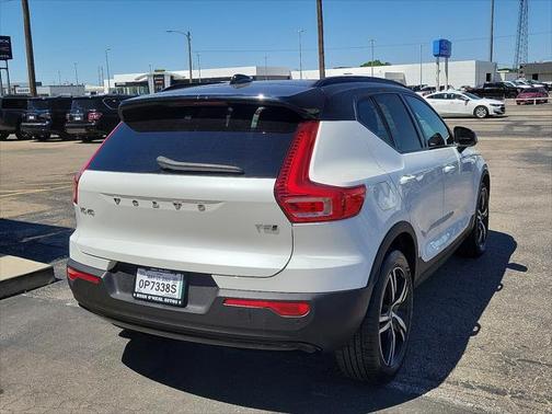 2022 Volvo XC40 T5 R-Design