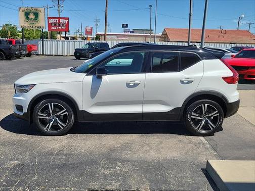 2022 Volvo XC40 T5 R-Design