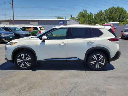 Pearl White Tricoat 2023 Nissan Rogue SL