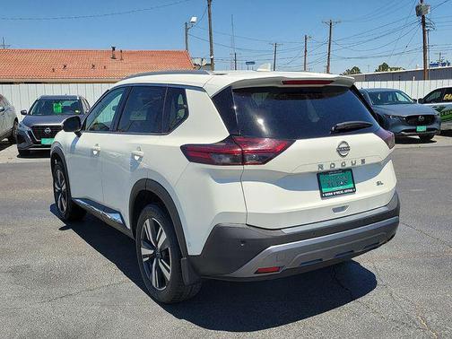 Pearl White Tricoat 2023 Nissan Rogue SL