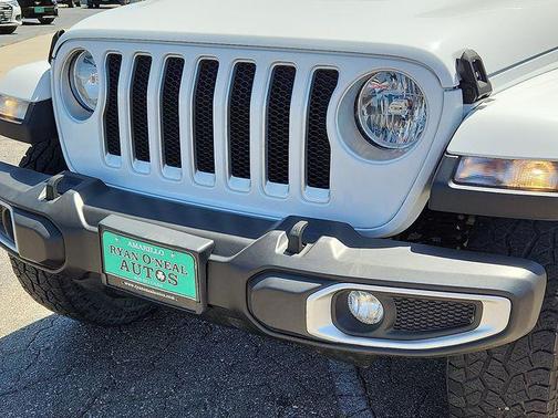 Bright White Clearcoat 2021 Jeep Wrangler Unlimited Sahara