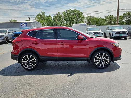 Palatial Ruby 2017 Nissan Rogue Sport SL