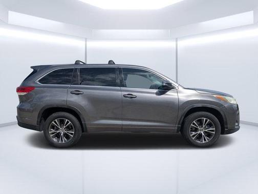 2018 Toyota Highlander LE
