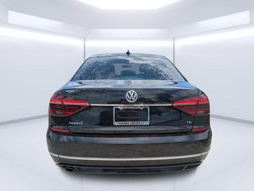 2017 Volkswagen Passat 1.8T R-Line w/Comfort