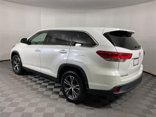 2019 Toyota Highlander LE I4