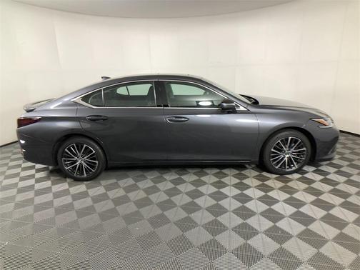 2025 Lexus ES 300h Premium