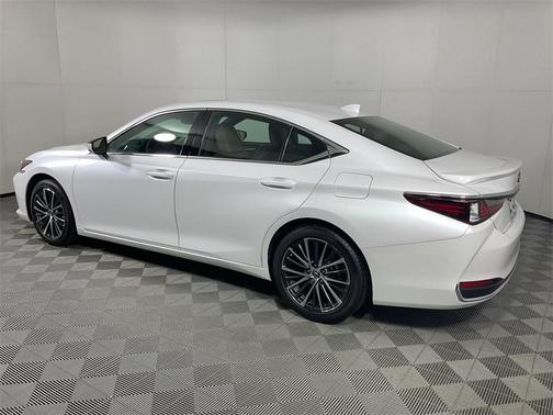 2025 Lexus ES 300h Premium