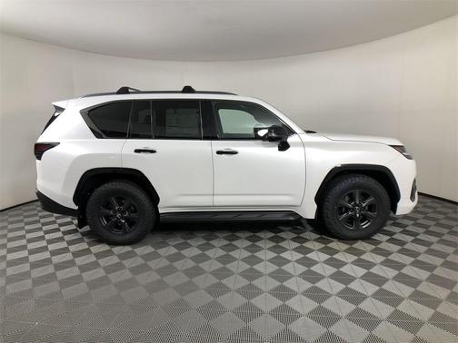 2025 Lexus LX 700h Overtrail