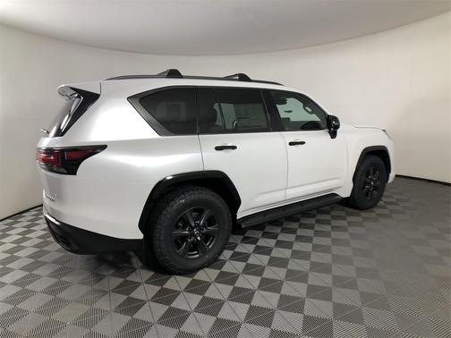 2025 Lexus LX 700h Overtrail