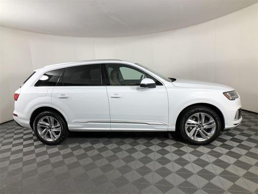 2023 Audi Q7 55 Premium Plus