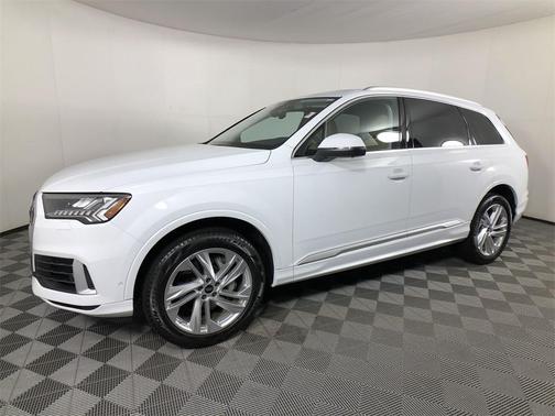 2023 Audi Q7 55 Premium Plus
