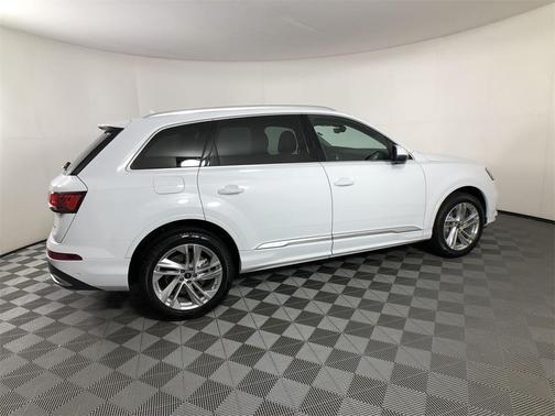 2023 Audi Q7 55 Premium Plus