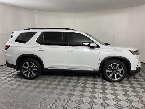2024 Honda Pilot Touring 8-Passenger