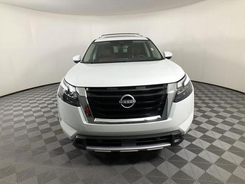 2025 Nissan Pathfinder Platinum 4WD