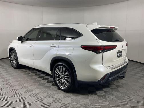 Blizzard Pearl 2021 Toyota Highlander Limited