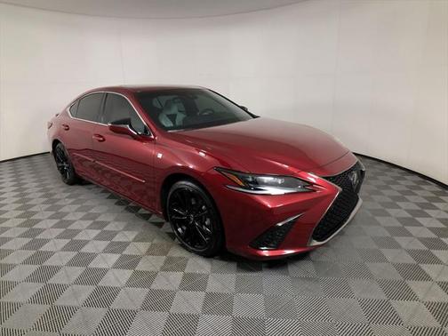 2023 Lexus ES 300h F SPORT Handling