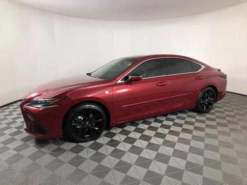 2023 Lexus ES 300h F SPORT Handling