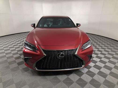 2023 Lexus ES 300h F SPORT Handling