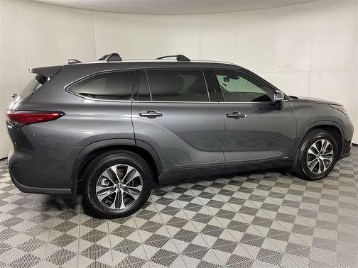 2022 Toyota Highlander Hybrid XLE