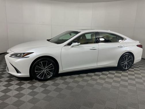 2025 Lexus ES 300h F SPORT Design