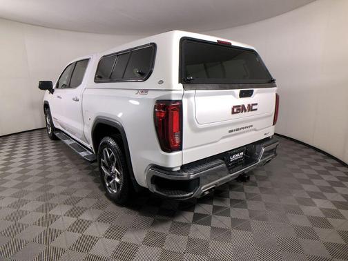White Frost Tricoat 2023 GMC Sierra 1500 SLT