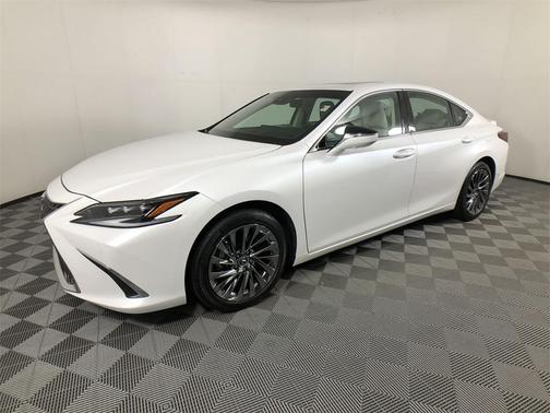 2025 Lexus ES 300h Ultra Luxury
