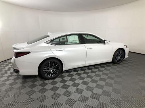 2025 Lexus ES 300h Base