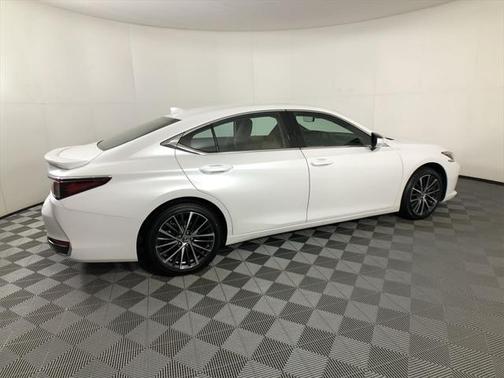 2024 Lexus ES 300h Premium