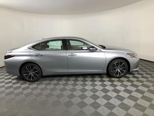 2025 Lexus ES 300h Base