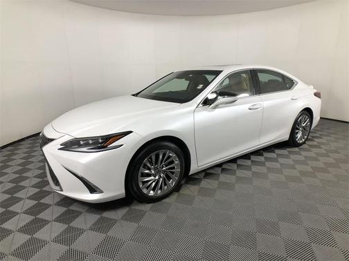 2023 Lexus ES 300h Ultra Luxury