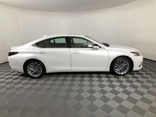 2023 Lexus ES 300h Ultra Luxury