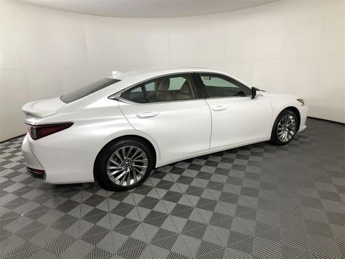 2023 Lexus ES 300h Ultra Luxury