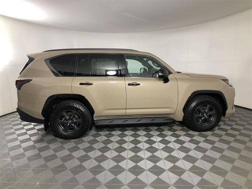 2025 Lexus LX 700h Overtrail