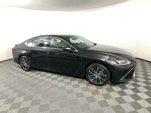2023 Lexus ES 300h Base