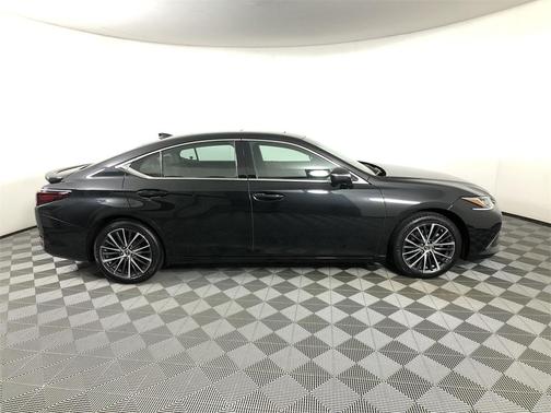 2023 Lexus ES 300h Base