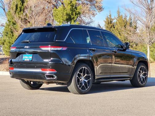 2023 Jeep Grand Cherokee Summit