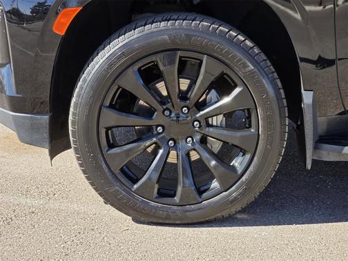 2023 Chevrolet Suburban RST