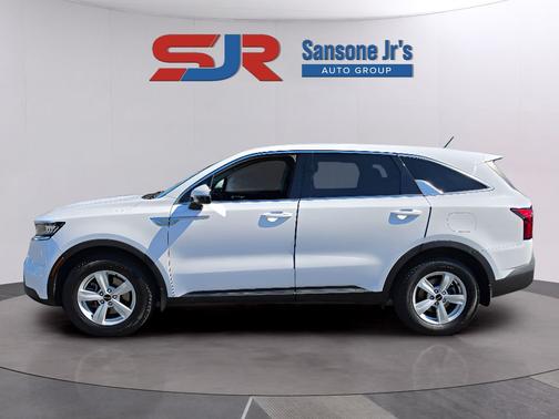 White Pearl 2022 Kia Sorento LX