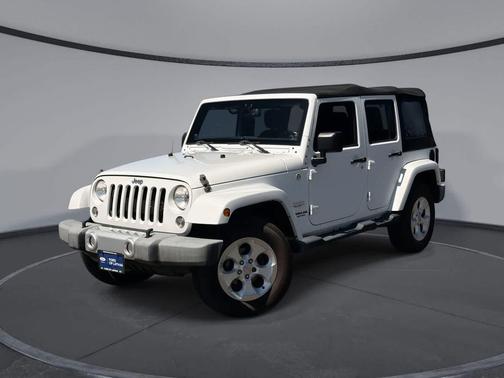 Bright White Clearcoat 2014 Jeep Wrangler Unlimited Sahara