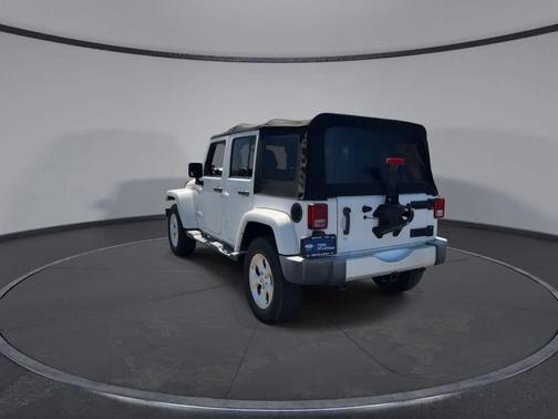 Bright White Clearcoat 2014 Jeep Wrangler Unlimited Sahara