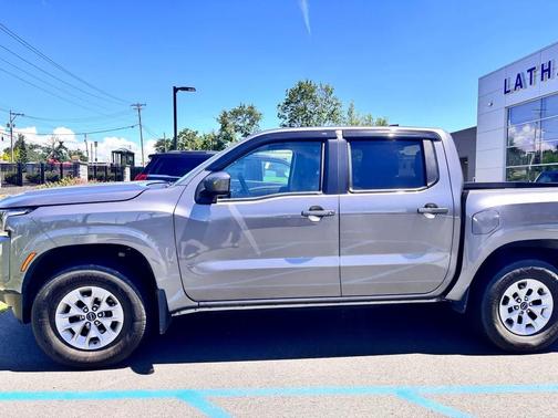 Gun Metallic 2024 Nissan Frontier SV