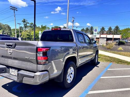 Gun Metallic 2024 Nissan Frontier SV
