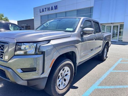 Gun Metallic 2024 Nissan Frontier SV