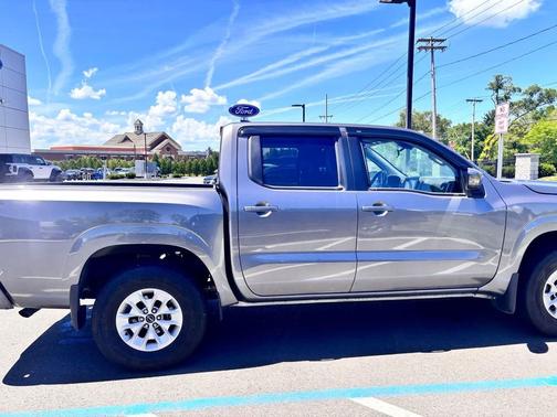 Gun Metallic 2024 Nissan Frontier SV