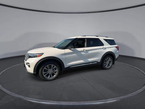 Star White Metallic Tri-Coat 2022 Ford Explorer Limited