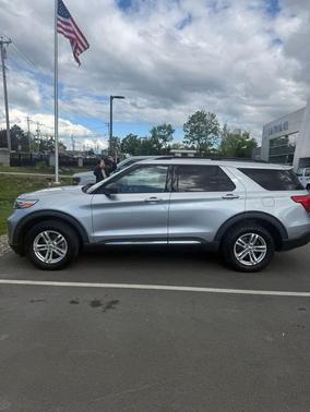 Iconic Silver Metallic 2020 Ford Explorer XLT