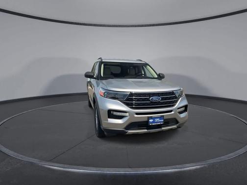 Iconic Silver Metallic 2020 Ford Explorer XLT