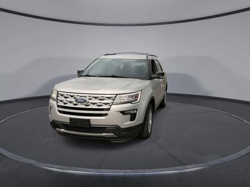 Ingot Silver Metallic 2018 Ford Explorer XLT