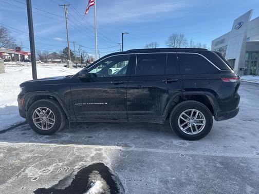 2025 Jeep Grand Cherokee Laredo